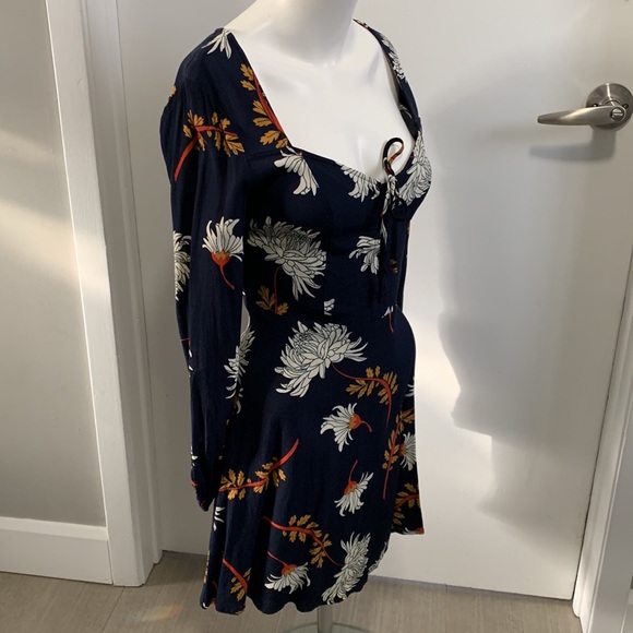 CUPCAKE AND CASHMERE long sleeve short dress - Picture 7 of 12